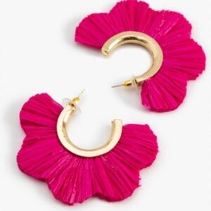 🩷🔹️Gemilli 🔹️Gold and Pink Floral Hoop Raffia Earrings NWT
